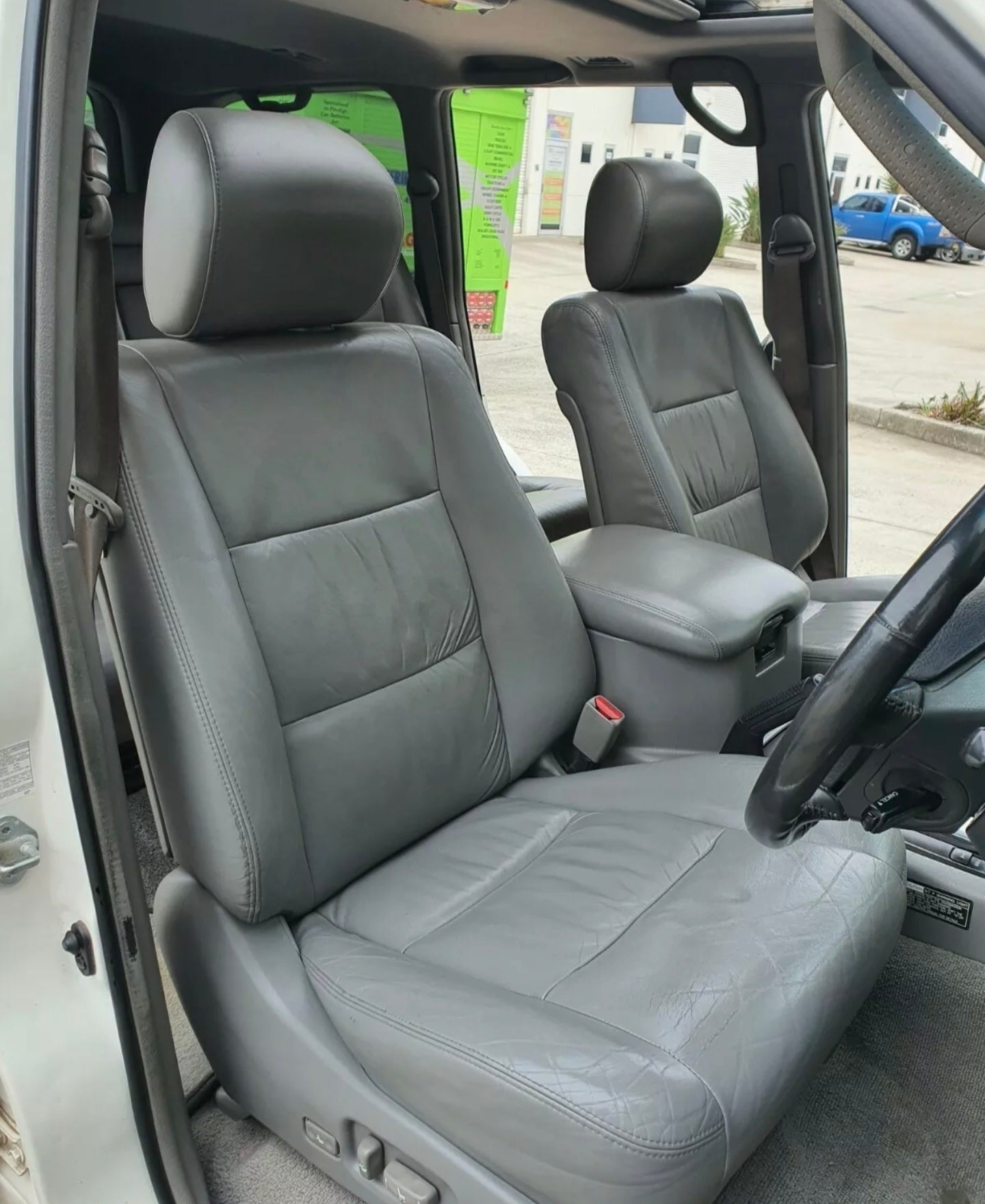 TOYOTA LANDCRUISER 100 SERIES GREY LEATHER TRIM PAINT SUIT VX SAHARA